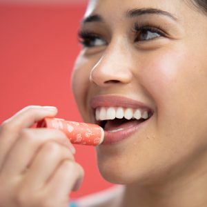 EthiqueJuicyLipBalm-InUse
